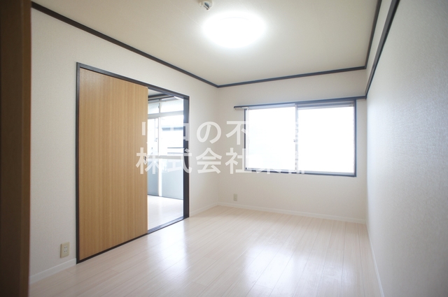 その他部屋・スペース　窓から暖かな日差しが入ります♪