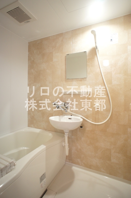 洗面設備　鏡付の洗面ボウルなので、洗顔するときに便利ですね☆