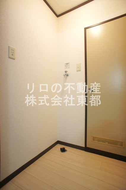 その他　洗濯機置き場は室内にあるので雨に濡れる心配はありません。