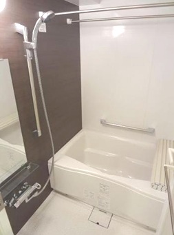 バス・シャワールーム　※反転タイプの写真を使用しています。