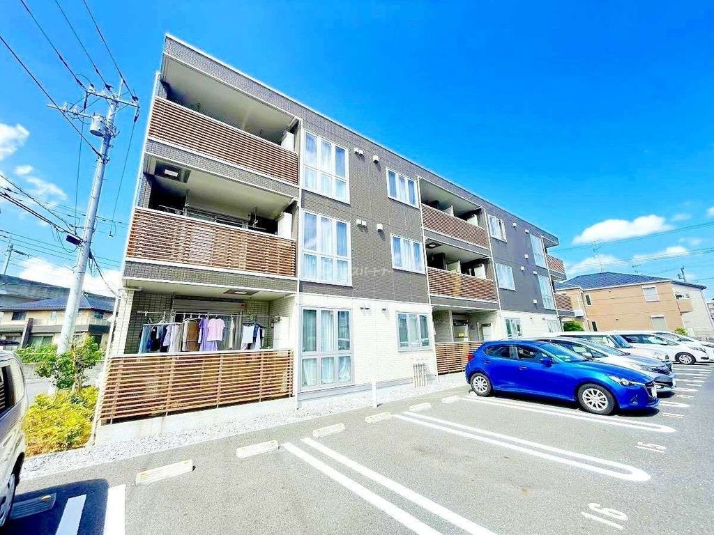 建物外観　駐車場