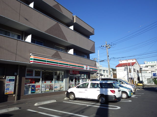 コンビニ　セブンイレブン逗子桜山３丁目店（コンビニ）まで817m