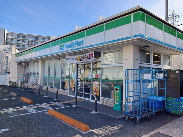 その他　ファミリーマート様まで1300m