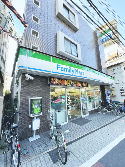 コンビニ　ファミリーマート（コンビニ）まで70m