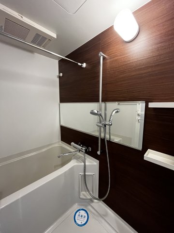 バス・シャワールーム　レオンコンフォート本町東III　バスルーム