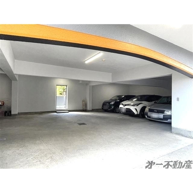 駐車場　駐車場