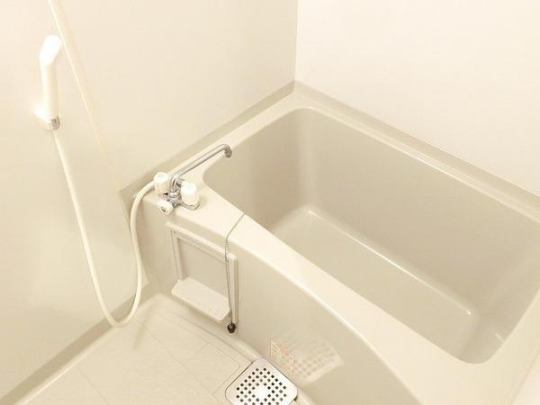 バス・シャワールーム　キレイにリフォームされています！