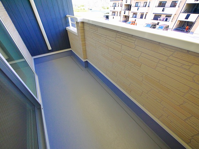 バルコニー　バルコニーからの眺めを楽しみながら食事をしませんか