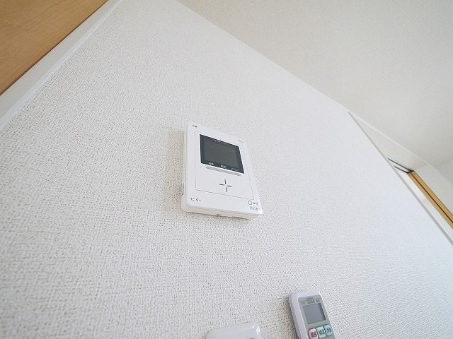 セキュリティ　お顔が見えるモニター付きインターホンで安心。