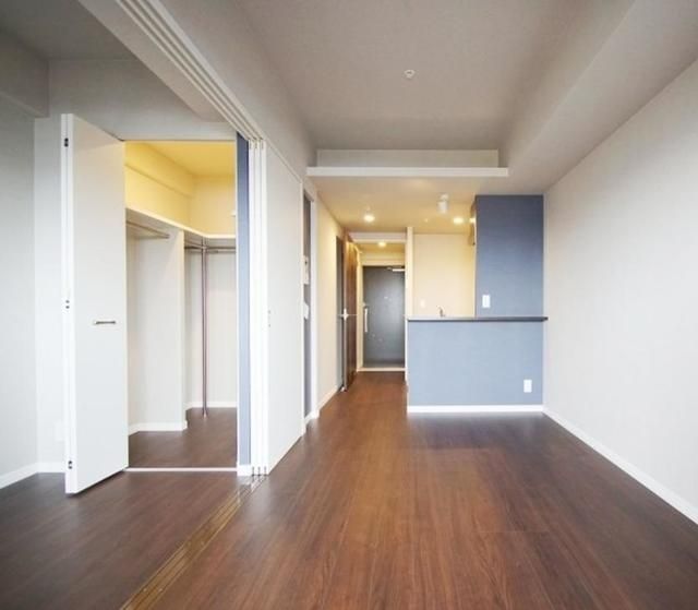 居室・リビング　フローリングカラーは異なる場合がございます。