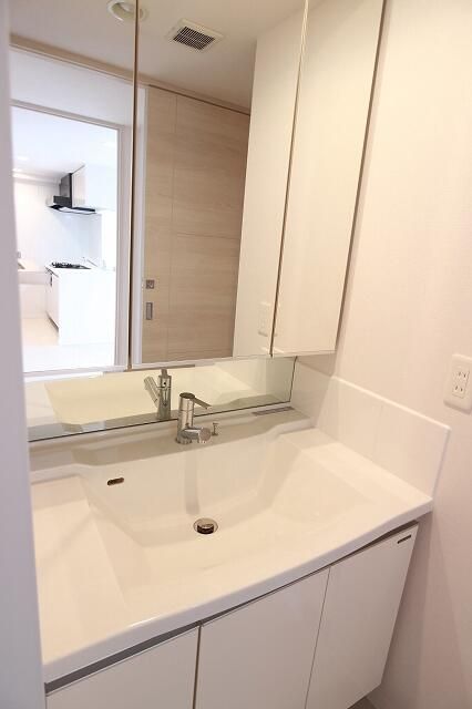 洗面設備　コンパクトで使いやすい洗面所