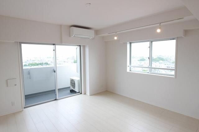 居室・リビング　こちらのリビングで趣味の時間をお楽しみください