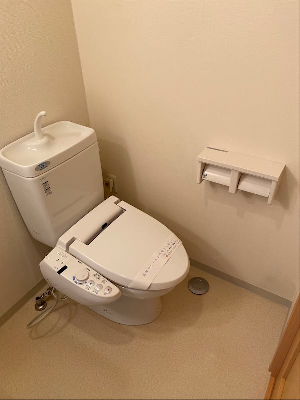 トイレ　トイレは洗浄温水便座付♪