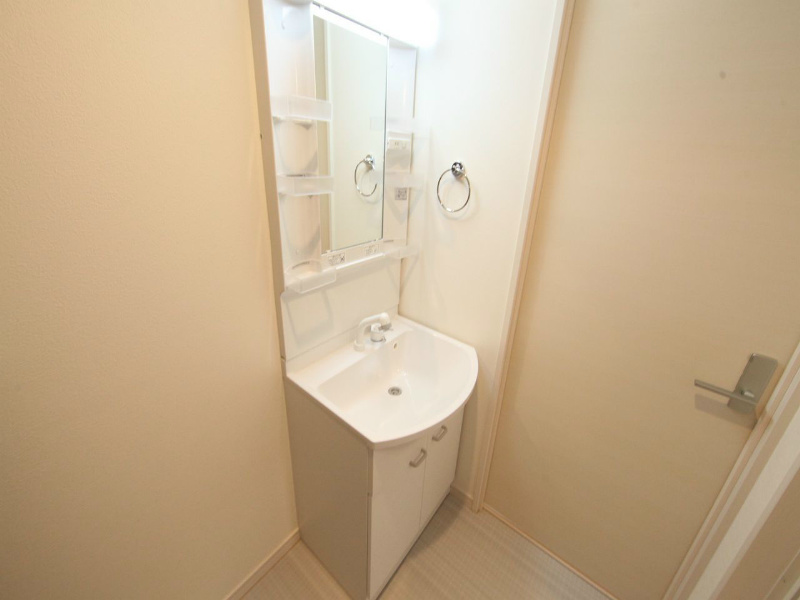 洗面設備　脱衣所　独立洗面台（シャンプードレッサー）洗濯機用意できます