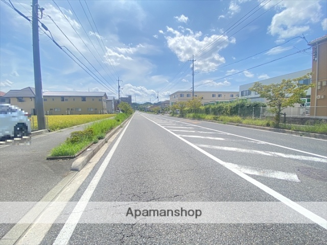 コンビニ　セブンイレブン（コンビニ）まで296m