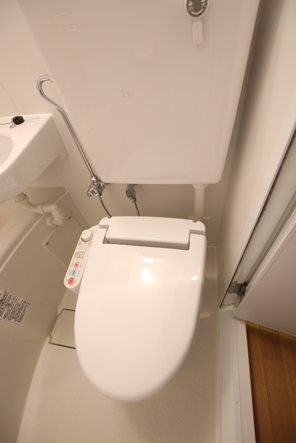 トイレ　洗浄機能付き便座ございます