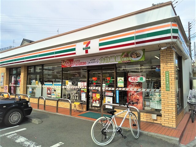 コンビニ　セブン－イレブン　足立青井３丁目店（コンビニ）まで500m