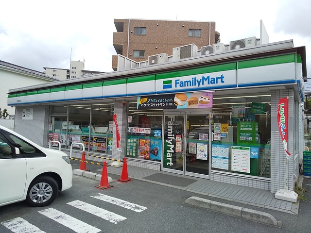 コンビニ　ファミリーマート　足立青井店（コンビニ）まで600m