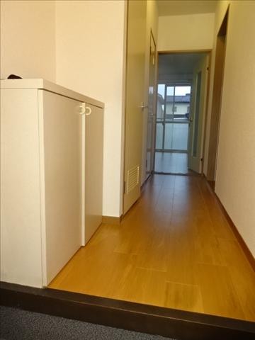 玄関　玄関からの様子です。