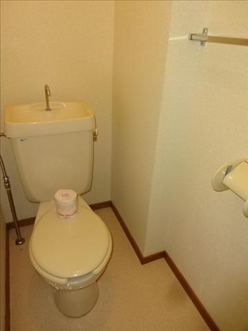 トイレ　清潔感のあるトイレですね。