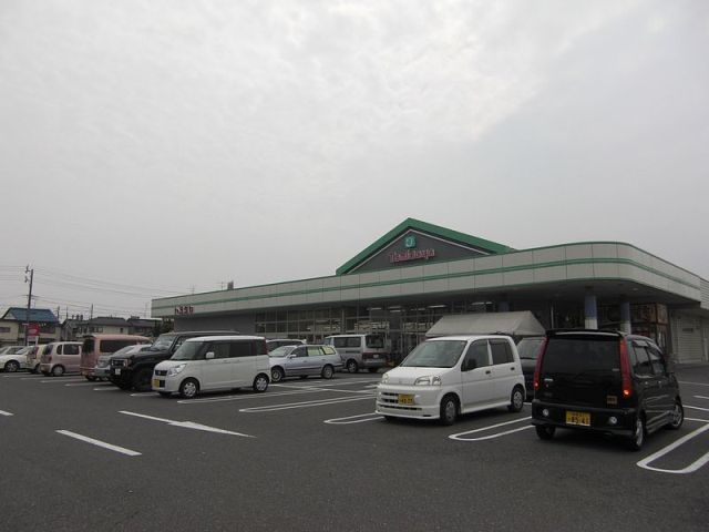 スーパー　トミダヤ　安八店（スーパー）まで740m