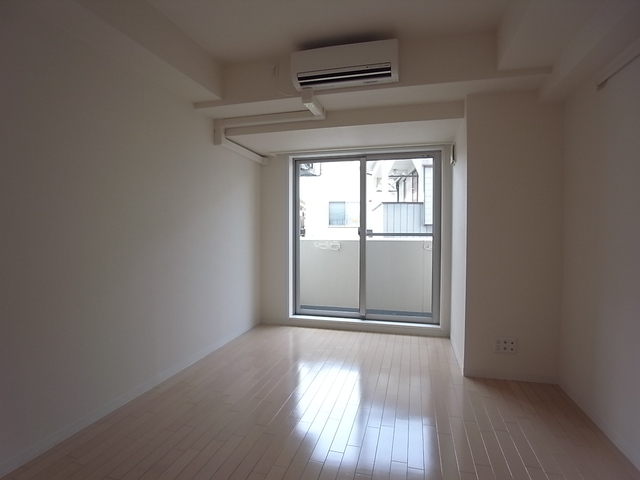 居室・リビング　参考写真（同建物別部屋のものです）