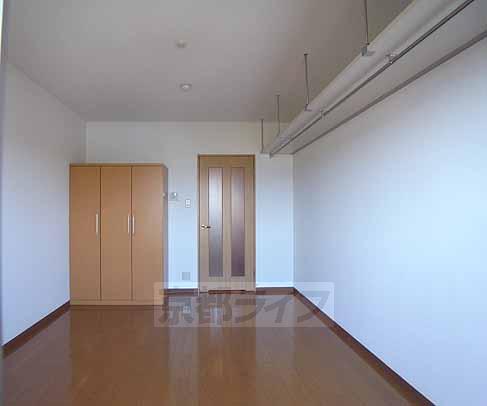 居室・リビング　広く明るい洋室です。