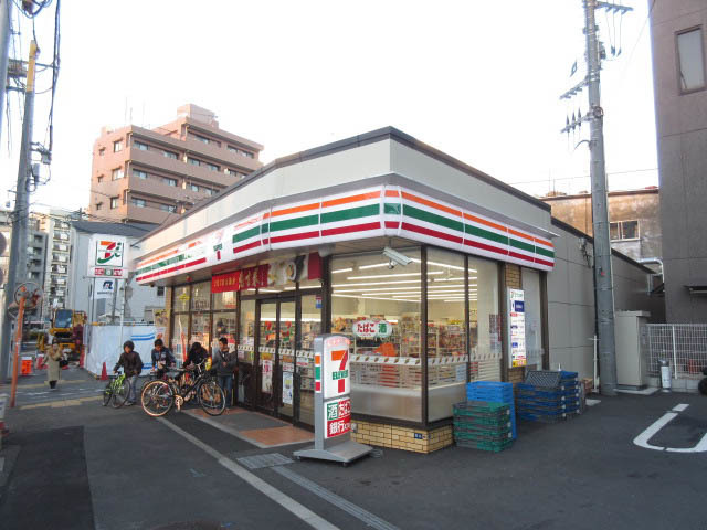 コンビニ　セブンイレブン（コンビニ）まで211m