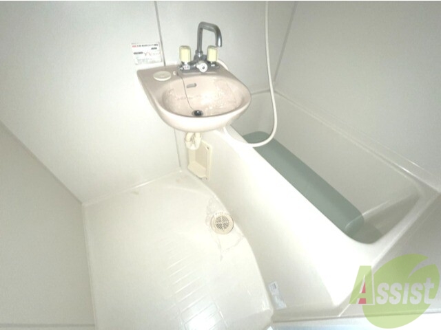 バス・シャワールーム　１人暮らしにはピッタリのサイズ感ですね！