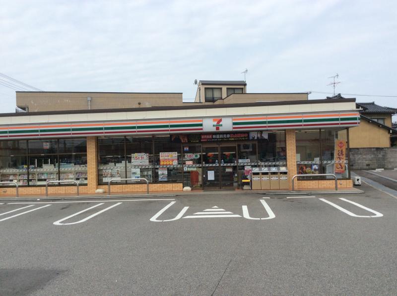 コンビニ　セブンイレブン 富山下冨居店（コンビニ）まで744m