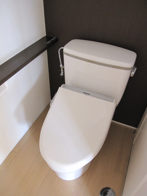 トイレ　※写真は同物件の別部屋です