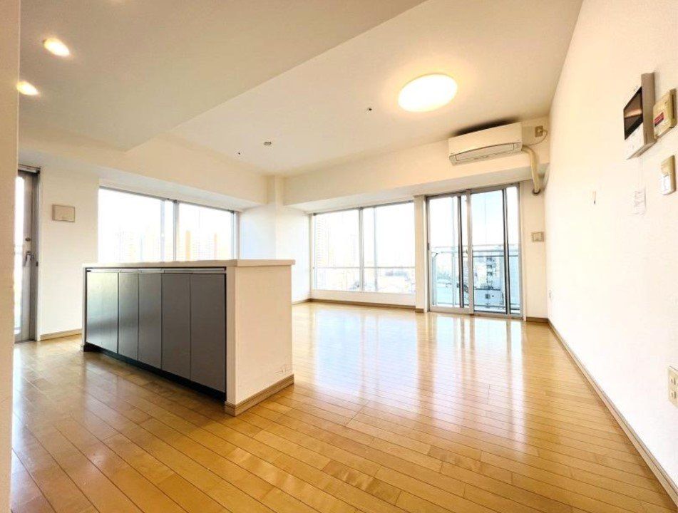 居室・リビング　※別部屋参考写真です。