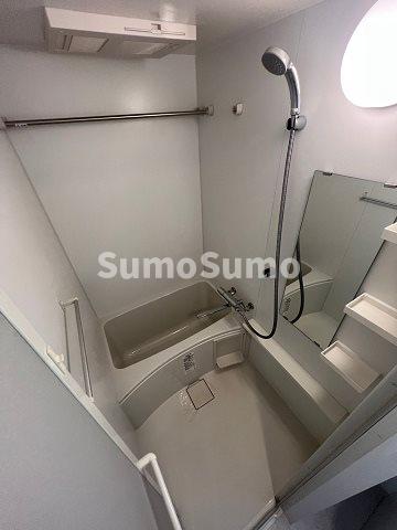 バス・シャワールーム　コンパクトで使いやすいお風呂です