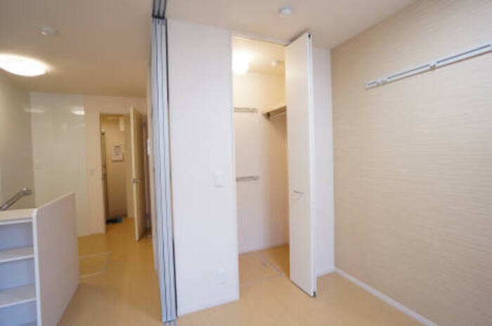 収納　大容量のウォークスルークロゼット