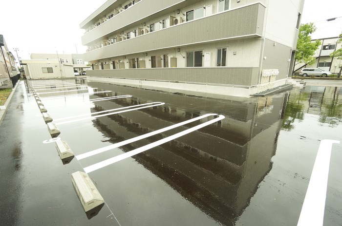 駐車場　敷地内駐車場あり