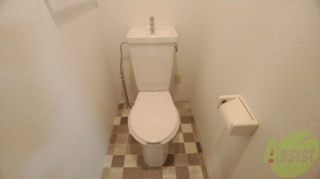 トイレ　白くてきれいなシンプルで使いやすい落ち着けるトイレです。