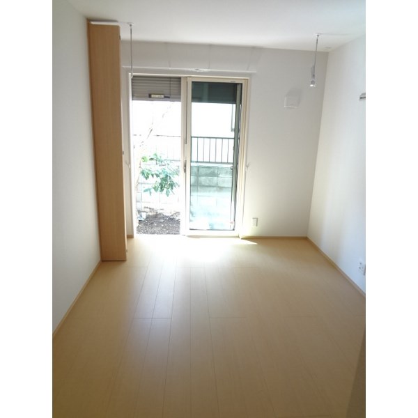 居室・リビング　南向き6.4帖のお部屋です