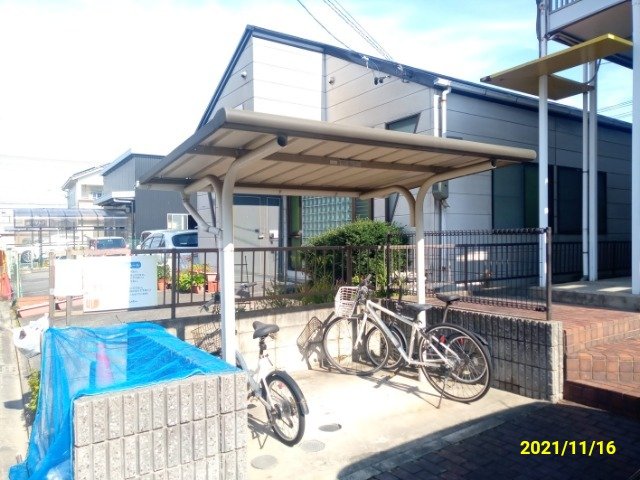 その他　屋根付き駐輪場