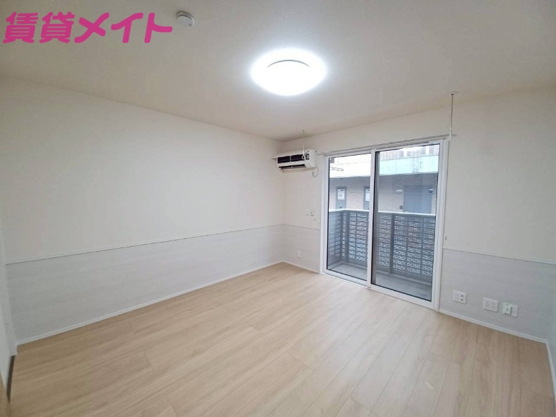 居室・リビング　同型参考写真