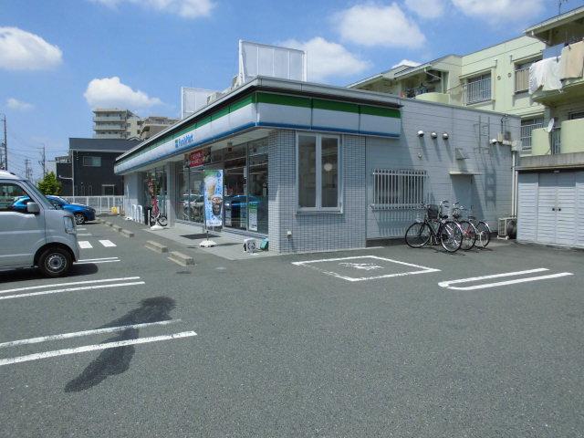 コンビニ　ファミリーマート 名西稲生店（コンビニ）まで493m