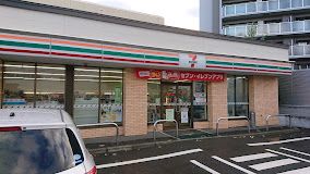 コンビニ　セブンイレブン札幌豊平2条8丁目店（コンビニ）まで326m