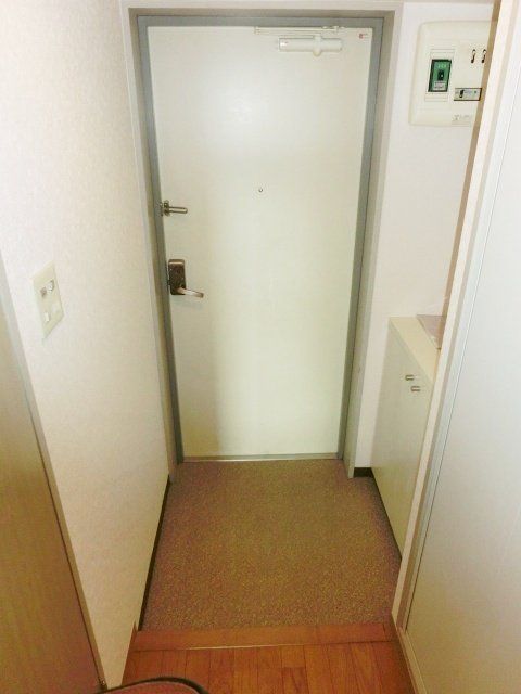 玄関　玄関はシューズボックス付き