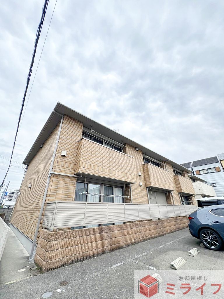 建物外観　落ち着いた街並みに映える外観デザイン