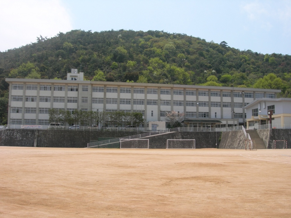 中学校　姫路市立　四郷中学校（中学校）まで720m