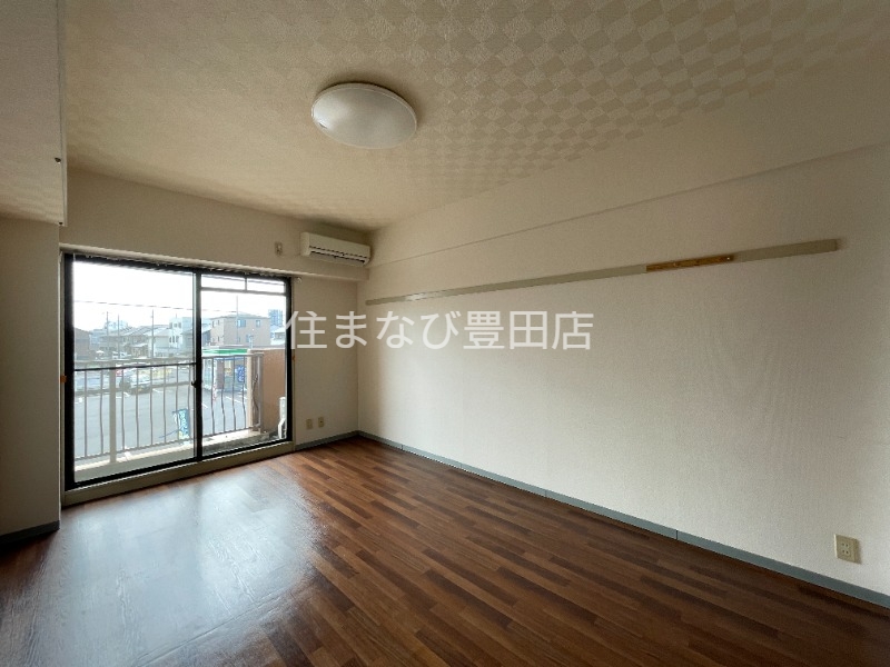 居室・リビング　同型別部屋写真