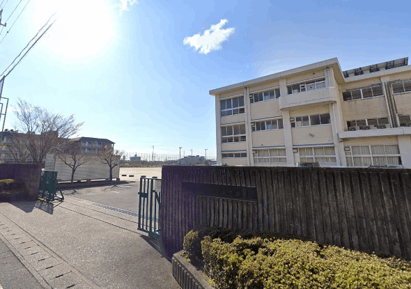 中学校　岐阜市立岐阜西中学校（中学校）まで601m