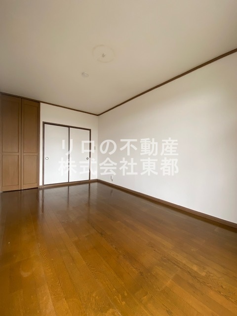 その他部屋・スペース　室内は落ち着いた温もりを感じるフローリングです☆