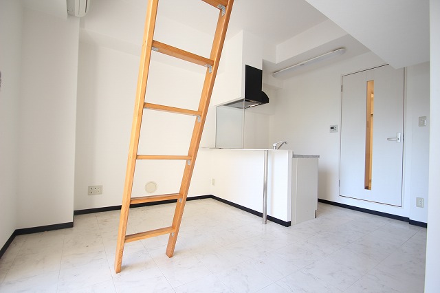 居室・リビング　写真は別号室です。