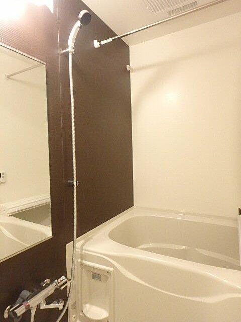 バス・シャワールーム　バスルーム?