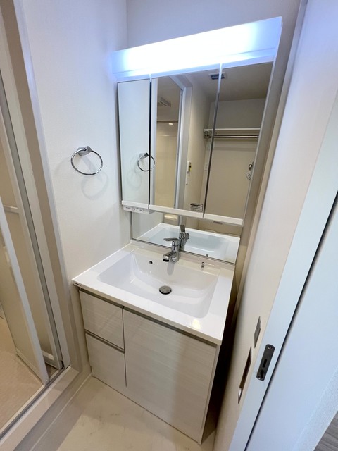 洗面設備　★３面鏡タイプのシャンプードレッサー★